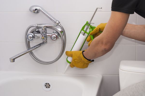 Bathtub Caulking in Windsor
